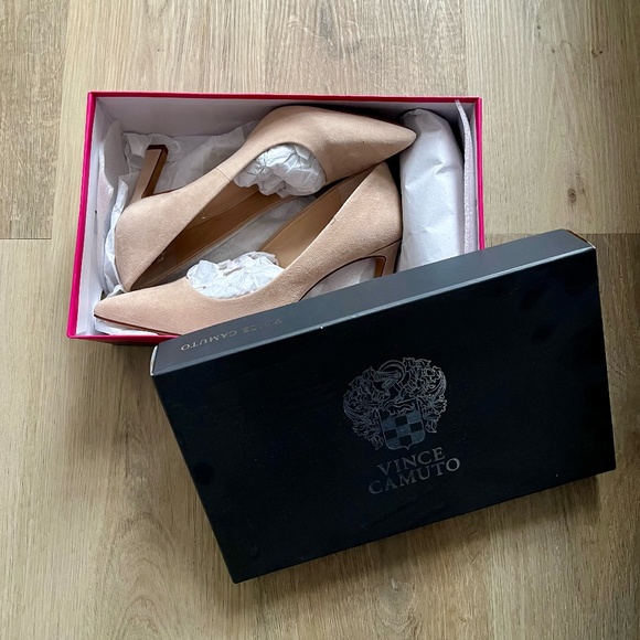 NW Vince Camuto Retsie Pump/ Heels, Nude Suede Pointed-Toe Pumps - Picture 1 of 8